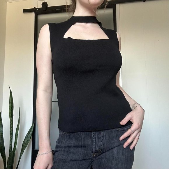 2000s Vintage Keyhole Cut Out Top - Picture 2 of 8